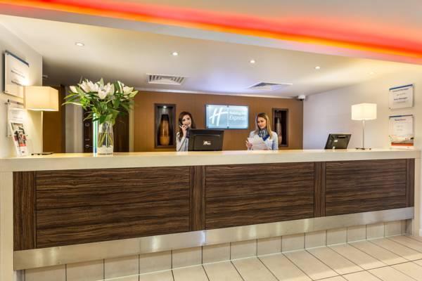 Holiday Inn Express Colchester, An Ihg Hotel מראה חיצוני תמונה