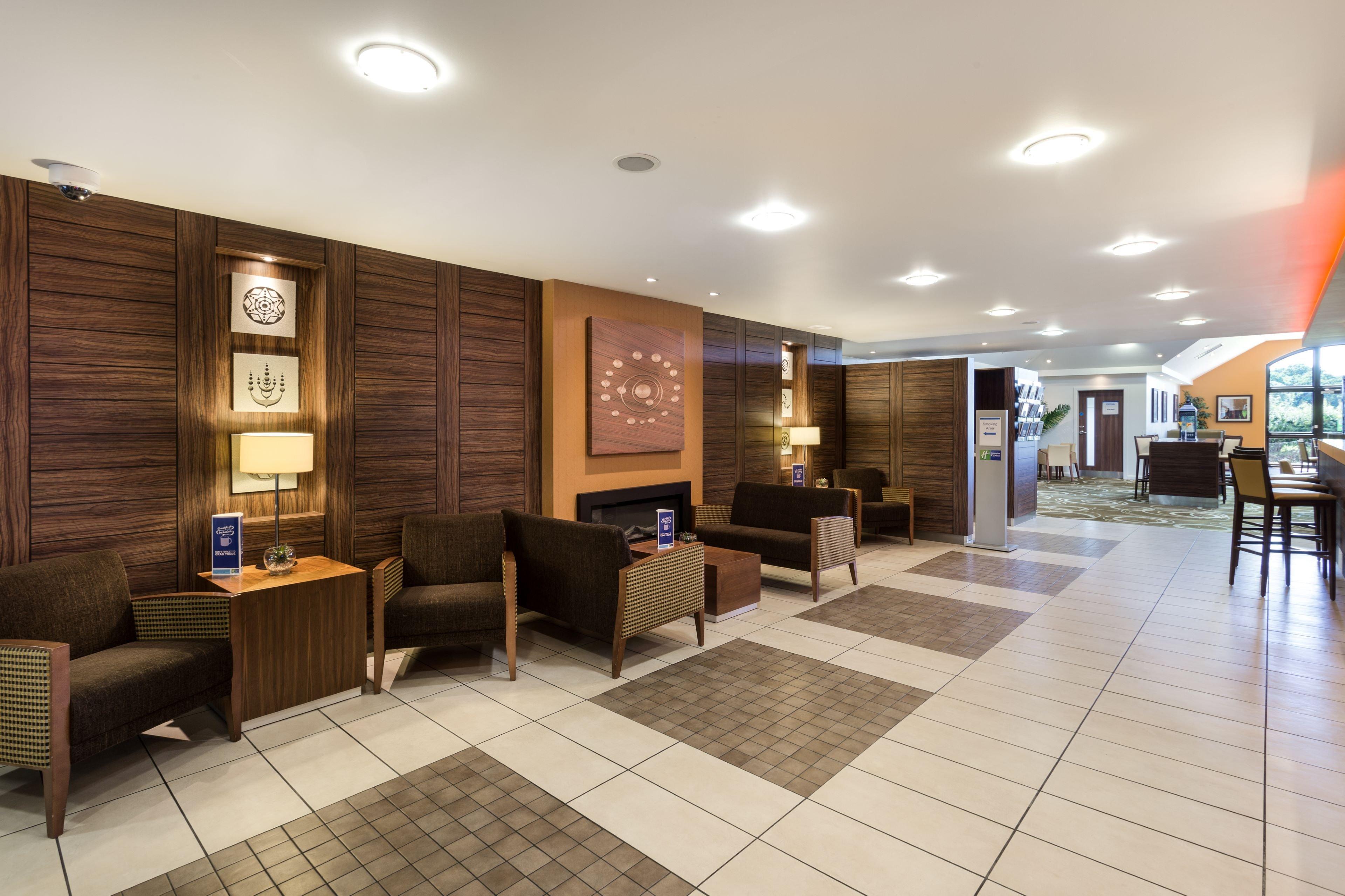 Holiday Inn Express Colchester, An Ihg Hotel מראה חיצוני תמונה