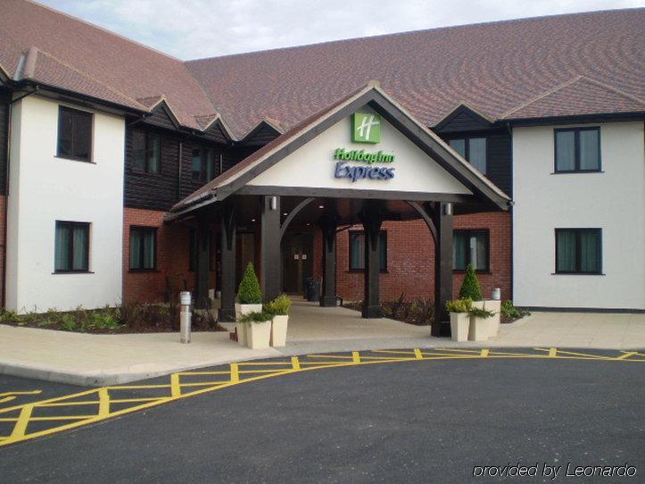 Holiday Inn Express Colchester, An Ihg Hotel מראה חיצוני תמונה